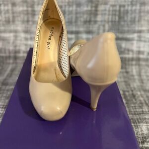 CUTE MADDEN GIRL NUDE PATENT LEATHER CLOSE TOE HEELS SHOES